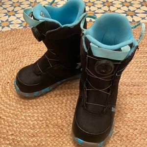 Kids Burton snowboard boots size 3K